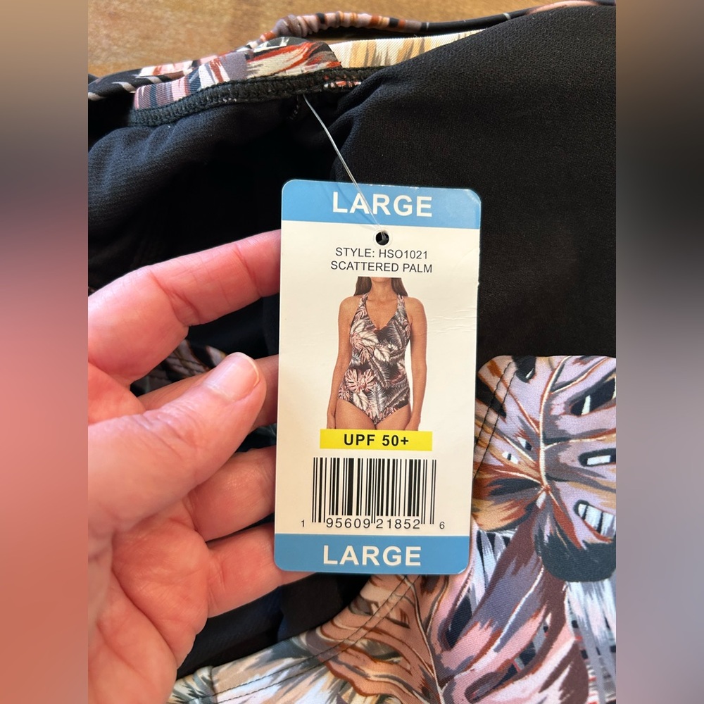 Hurley Tropical Print Women's Swimsuit.‎ Large. - Picture 5 of 5